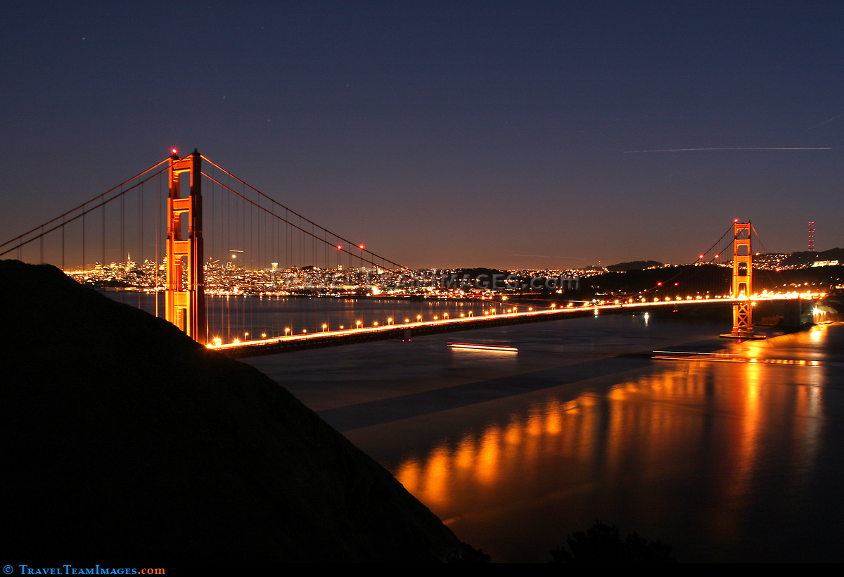 Golden gate Bridge at dusk