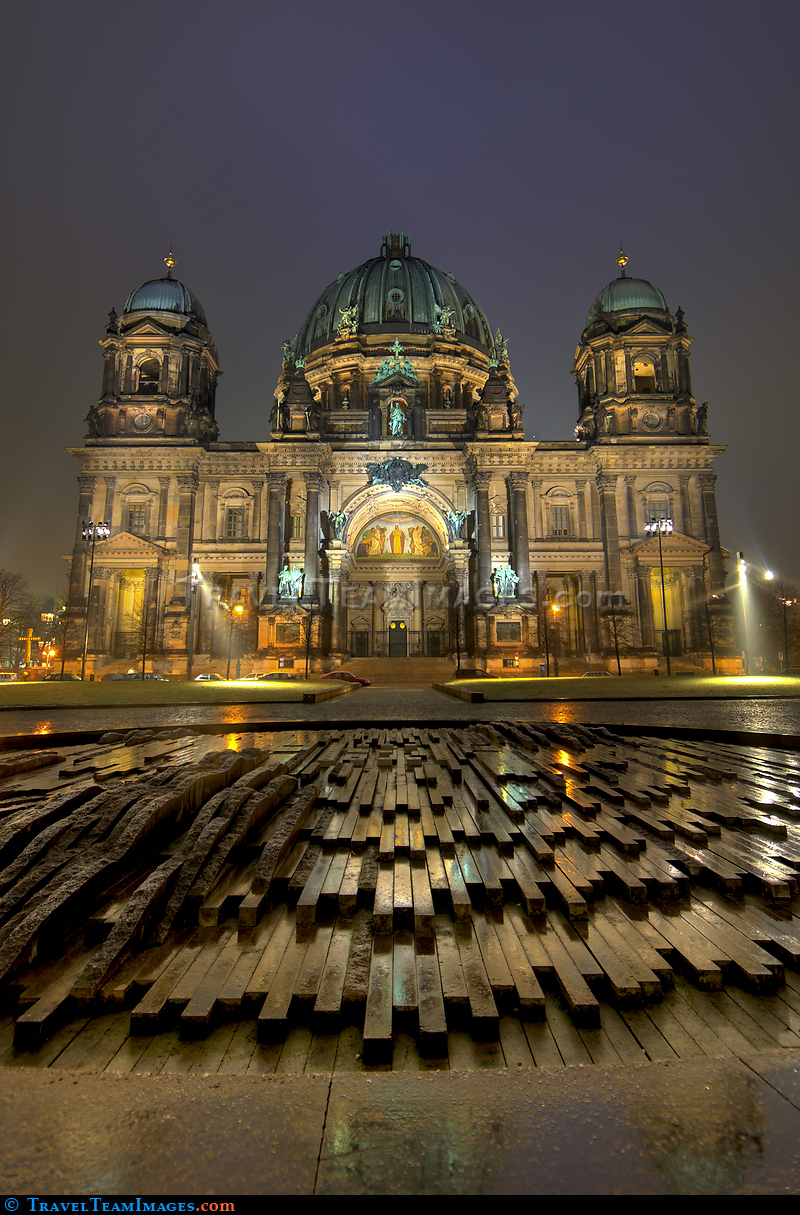 Berlin Cathedral and fountain