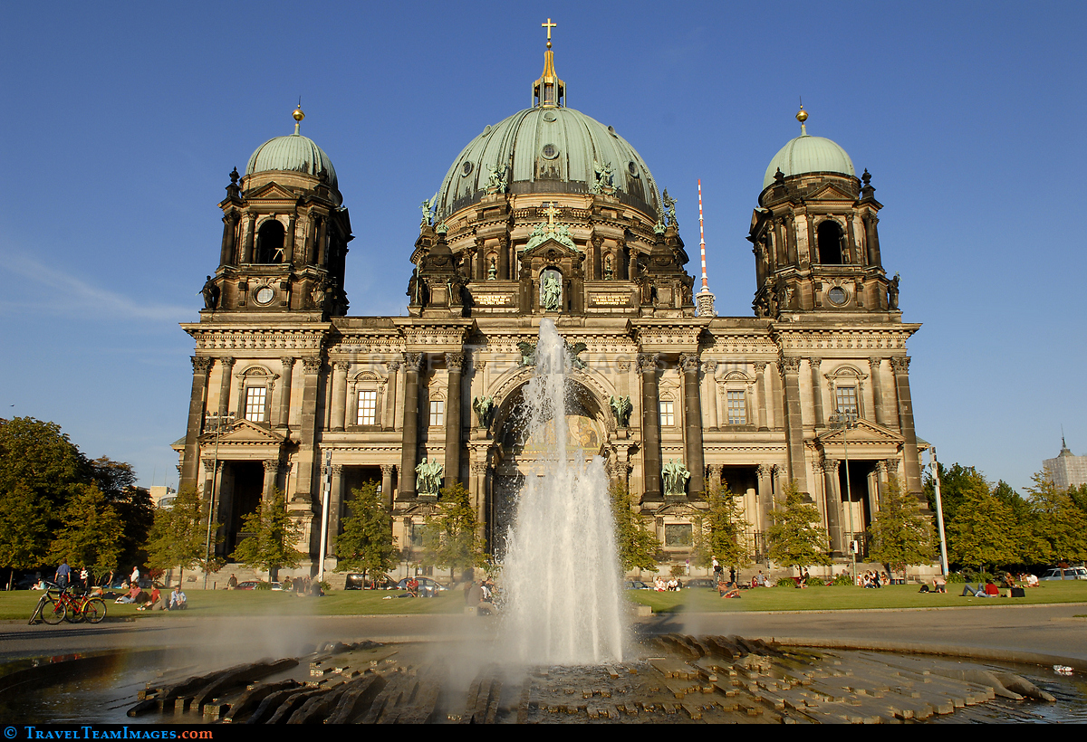 Berlin Cathedral and fountain