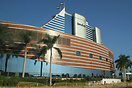 Jumeirah Beach Hotel's ingenious design provides 598 luxury rooms and ...