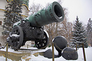 Huge cannon, commissioned in 1586 by Russian Tsar Feodor and cast by A... Huge cannon, commissioned in 1586 by Russian Tsar Feodor and cast by A...