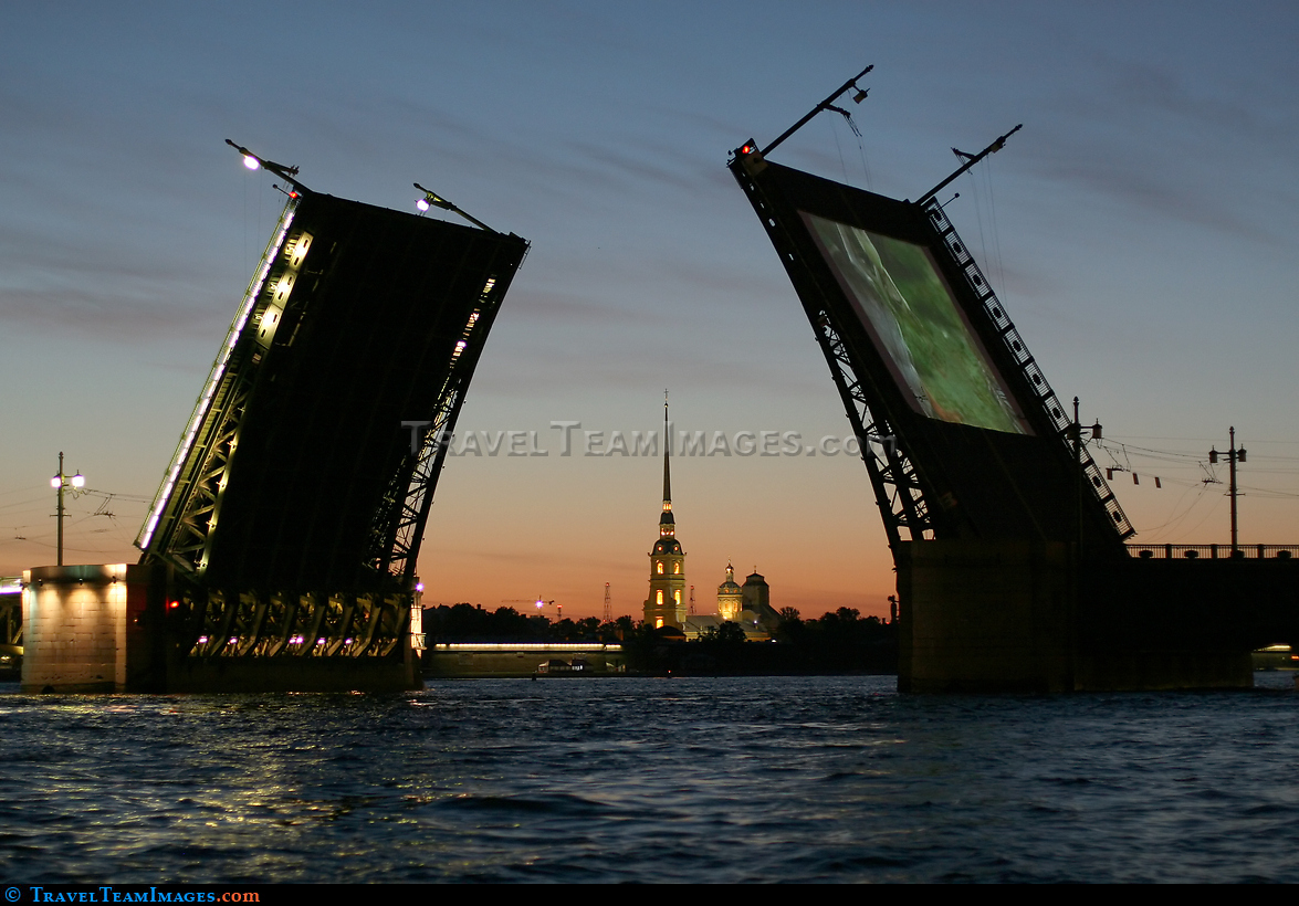 Dvortsovy Bridge